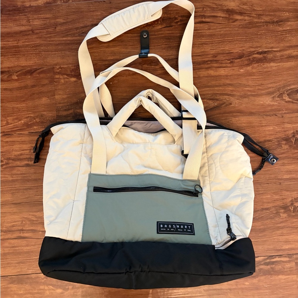 Bagsmart Quilted Duffel Bag with Mint and Black Accents - Picture 2 of 4